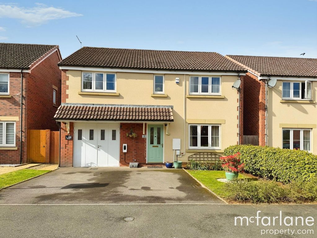 5 bed detached house for salePolesdon Avenue, Coate SN3