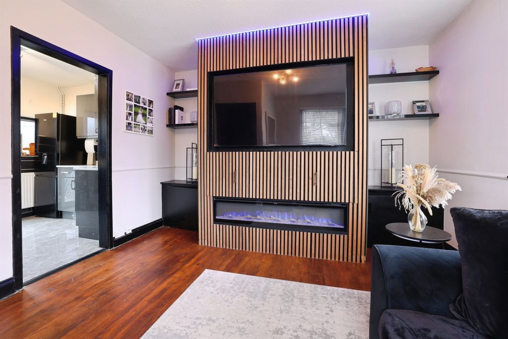 Additional image 3 of 4 bed semi-detached house for saleHudson Road, Salisbury SP1