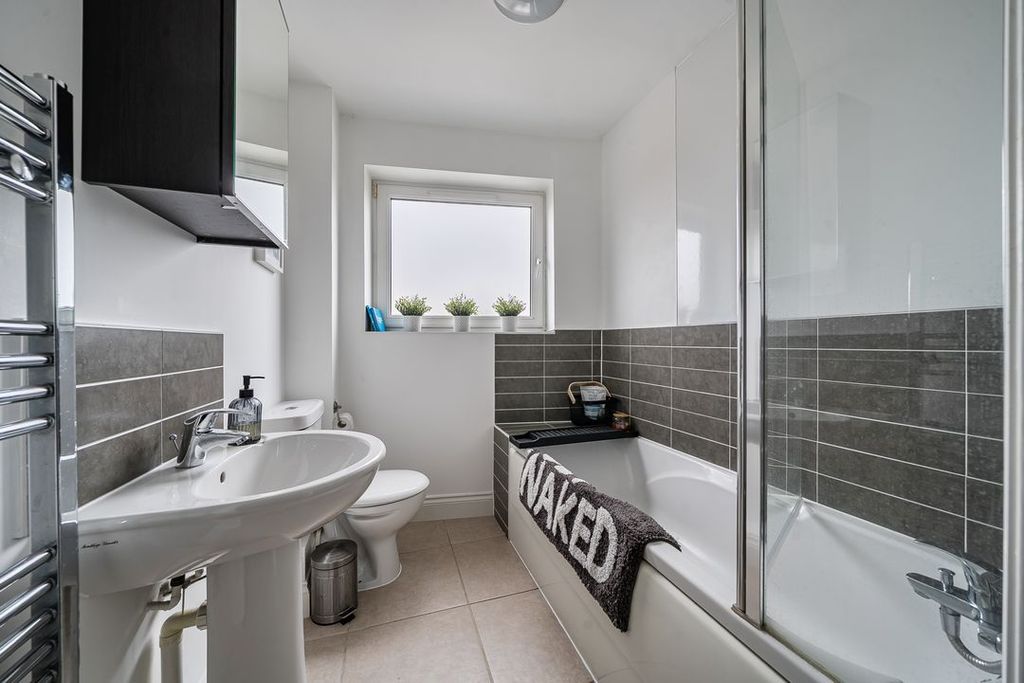 Additional image 13 of 3 bed flat for salePasteur Drive, Old Town, Swindon SN1