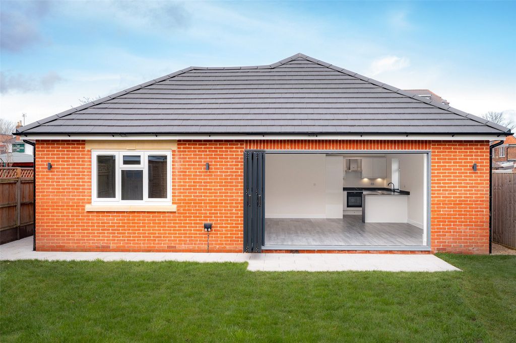 Additional image 13 of 3 bed bungalow for saleNapier Road, Crowthorne, Berkshire RG45
