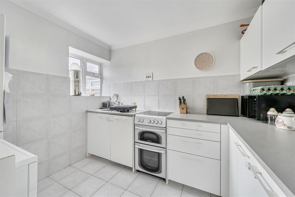 Additional image 4 of 3 bed terraced house for saleForest Road, Crowthorne, Berkshire RG45