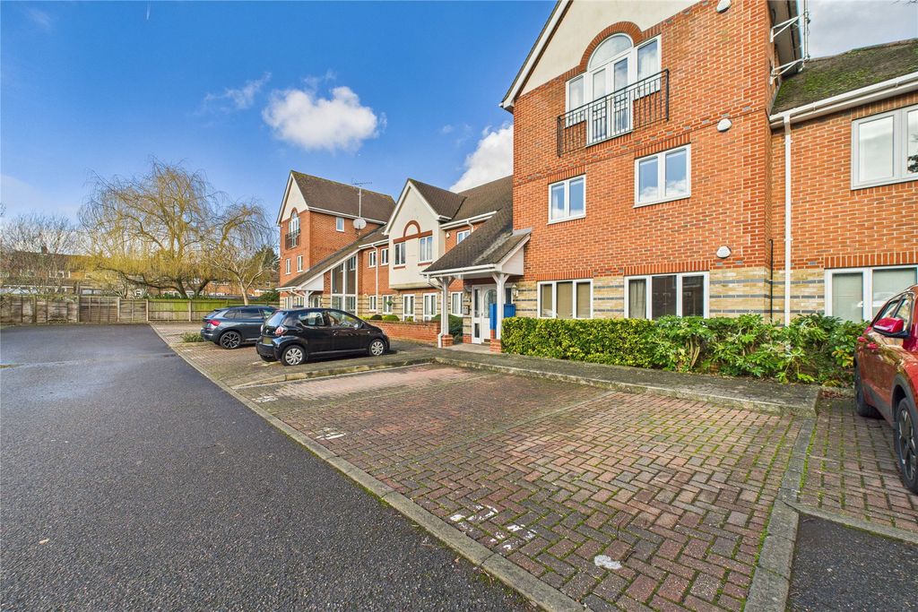 2 bed flat for saleGray Place, Wokingham Road, Bracknell, Berkshire RG42