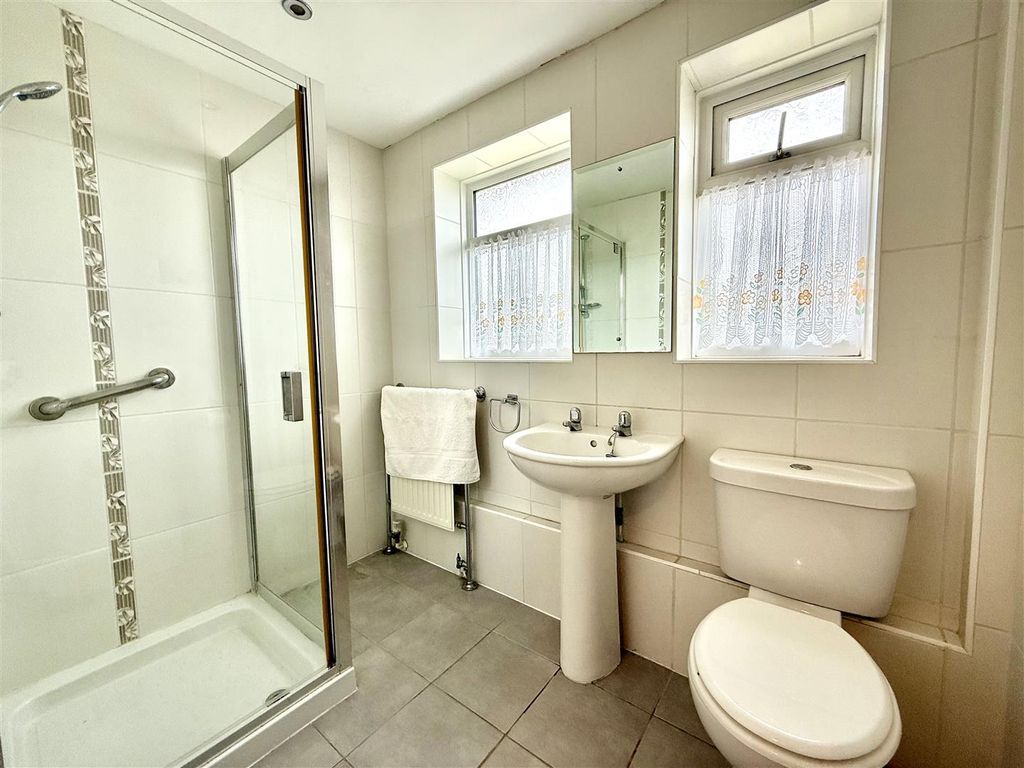Additional image 7 of 3 bed property for saleGrantley Close, Swindon SN3