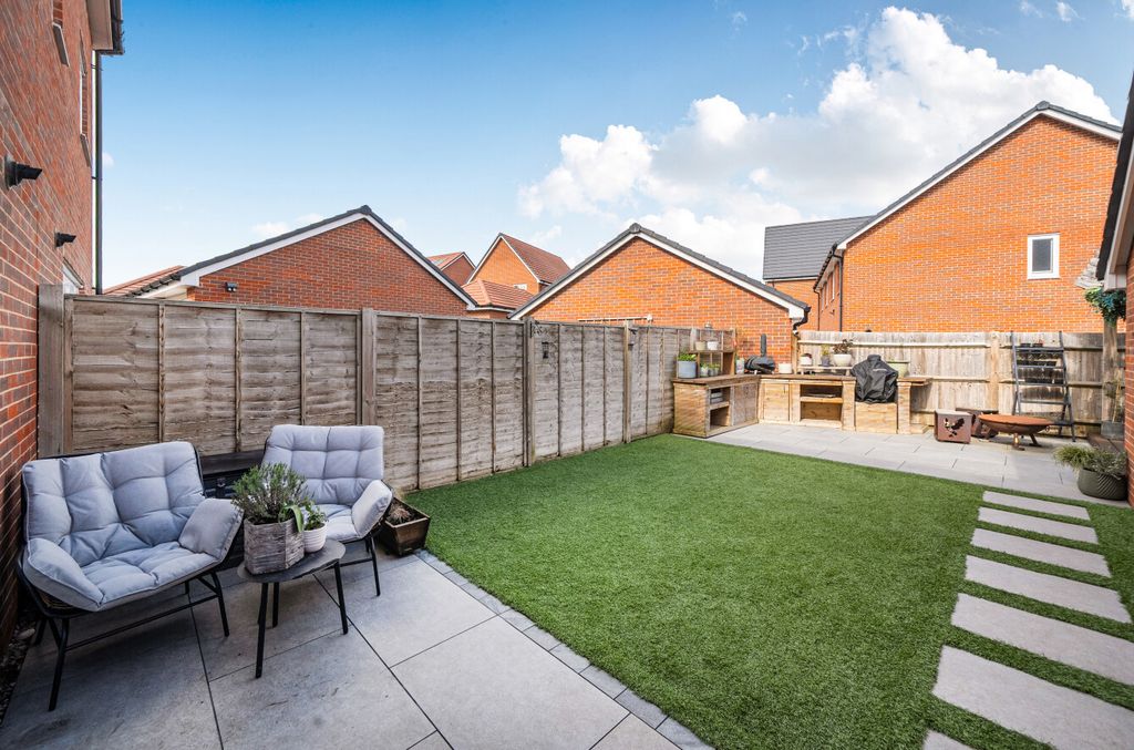 Additional image 22 of 3 bed semi-detached house for saleHunstanton Drive, Binfield, Bracknell, Berkshire RG42