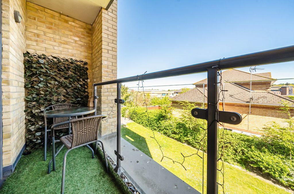 Additional image 5 of 2 bed flat for saleBroad Lane, Bracknell RG12