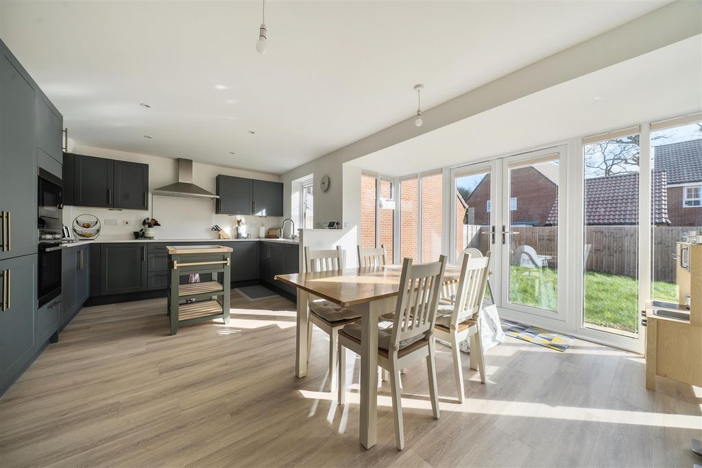 Additional image 2 of 4 bed detached house for saleBothwell Close, Chippenham SN15