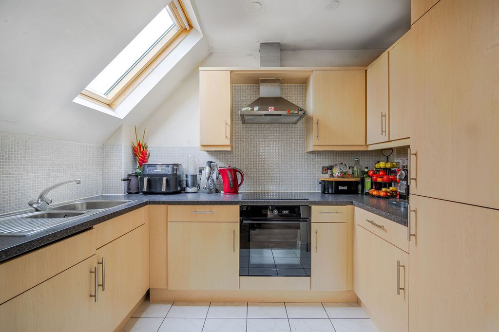 Additional image 4 of 2 bed flat for saleLondon Road, Ascot SL5