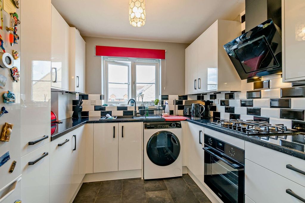 Additional image 11 of 2 bed flat for saleErmin Mews, Swindon SN3