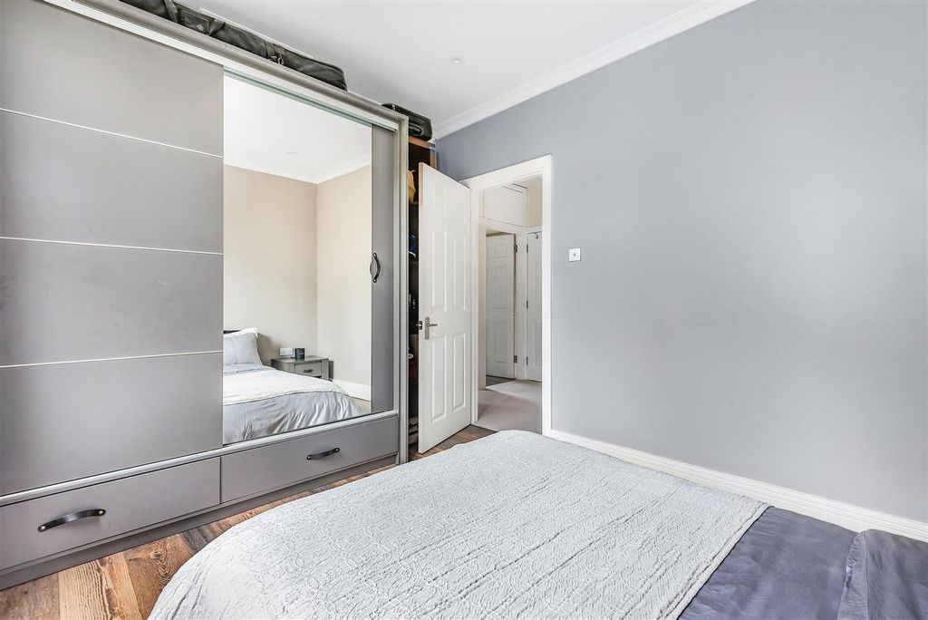 Additional image 7 of 2 bed flat for saleDukes Ride, Crowthorne, Berkshire RG45