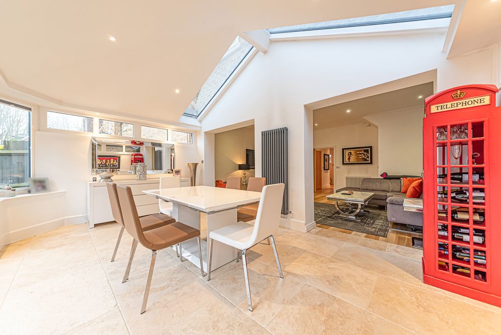 Additional image 10 of 4 bed town house for saleGatcombe Crescent, Ascot, Berkshire SL5