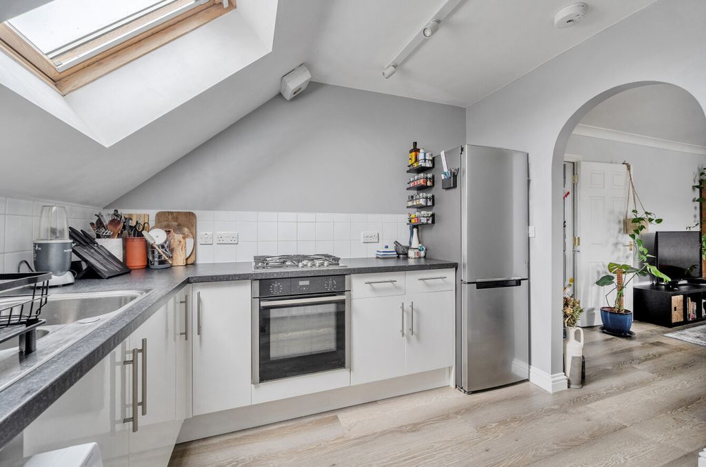 Additional image 7 of 2 bed flat for saleRoebuck Estate, Binfield, Bracknell, Berkshire RG42
