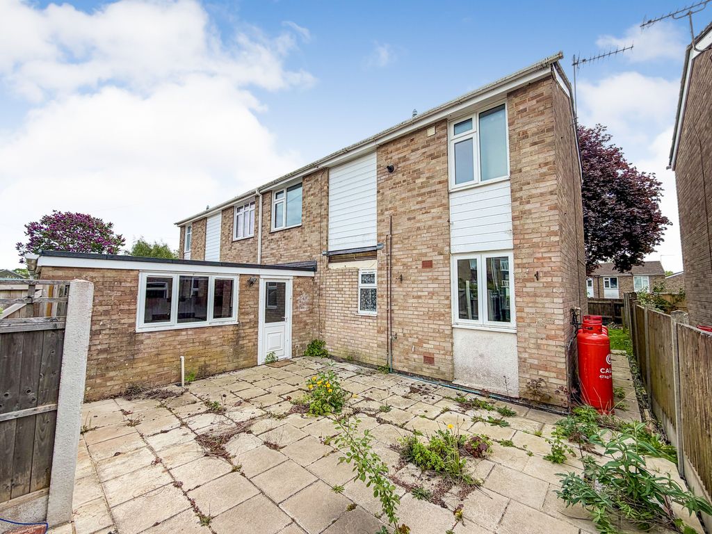 3 bed semi-detached house for sale46 Woodland Way, Wiltshire SN10