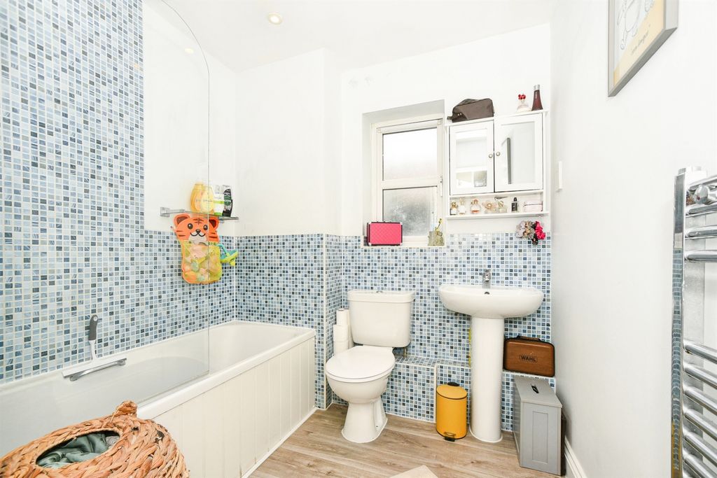 Additional image 7 of 2 bed flat for saleTorun Way, Swindon SN25
