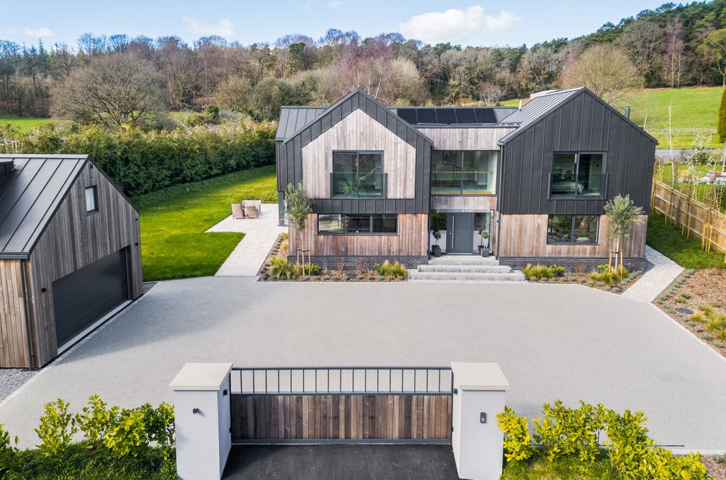 5 bed detached house for saleCrockerton, Warminster BA12