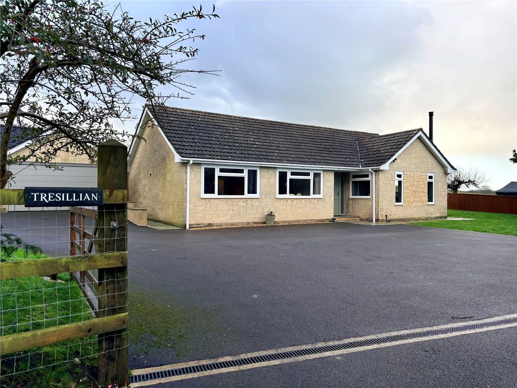3 bed bungalow for saleTresillian, Semley, Shaftesbury, Dorset SP7