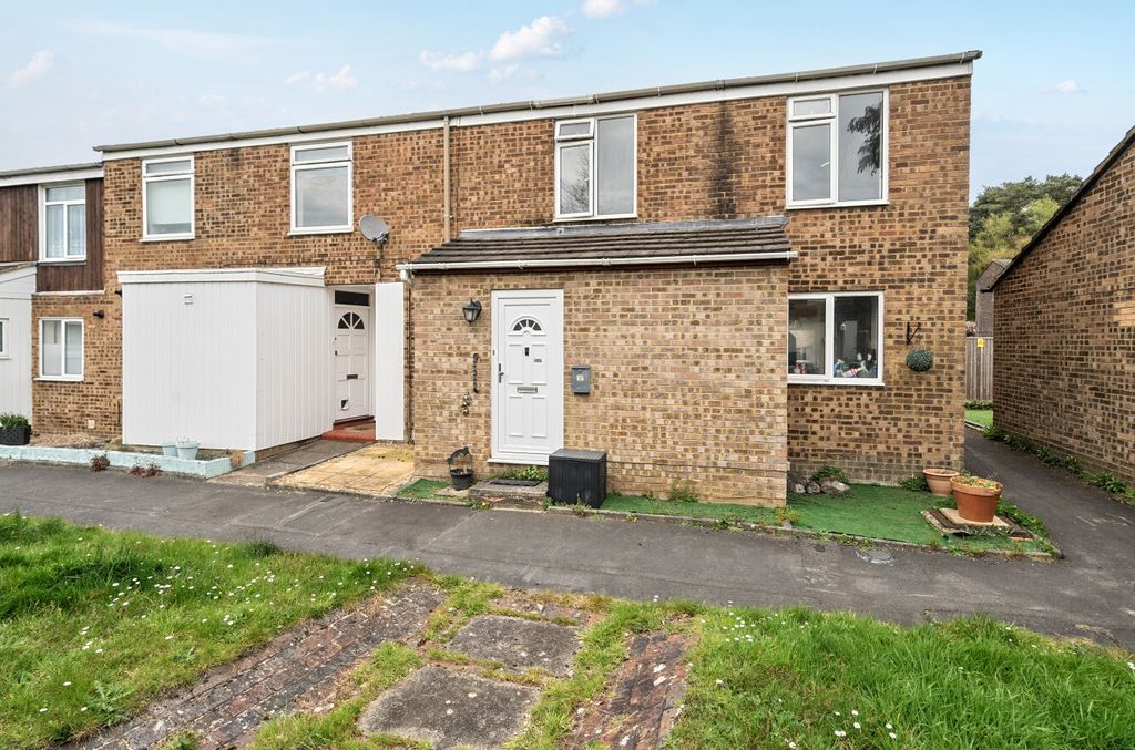 3 bed end terrace house for saleRingwood, Bracknell, Berkshire RG12