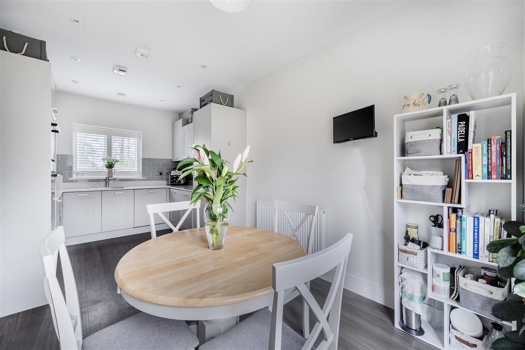 Additional image 9 of 3 bed detached house for saleStirling Close Crowthorne, Berkshire RG45