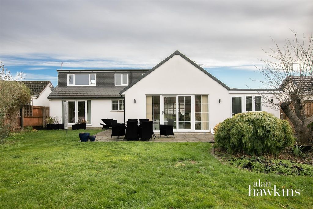 4 bed detached bungalow for saleChestnut Springs, Lydiard Millicent. SN5