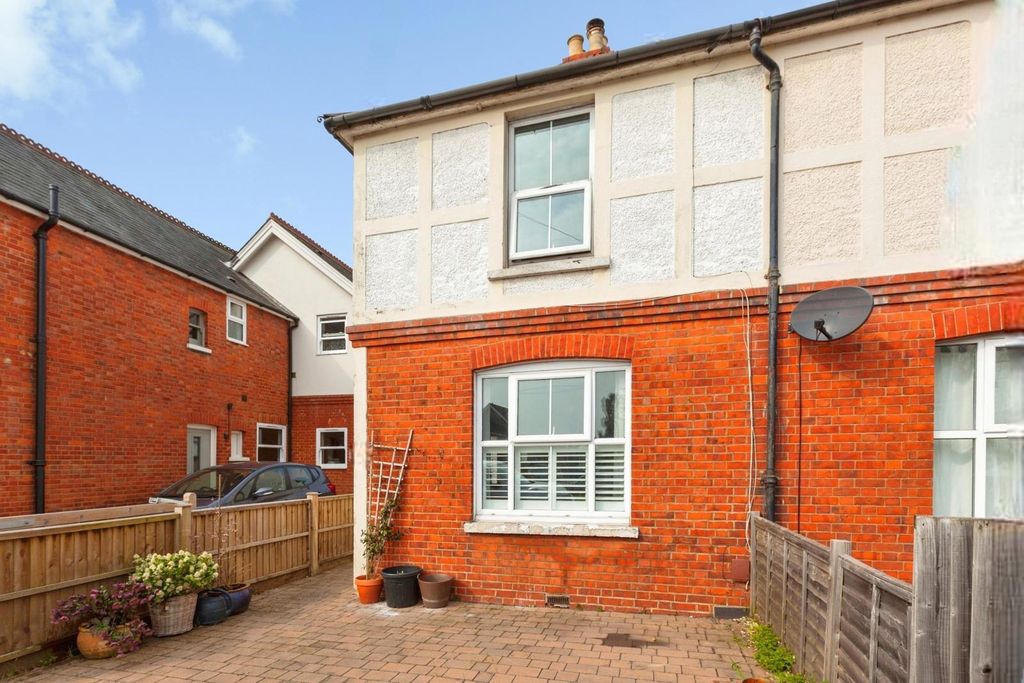 2 bed semi-detached house for saleCourthouse Road, Maidenhead, Berkshire SL6