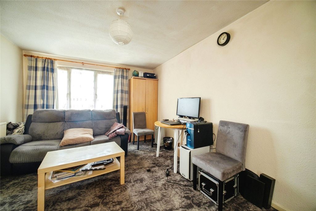 1 bed maisonette for saleLudlow, Bracknell, Berkshire RG12 photo 2