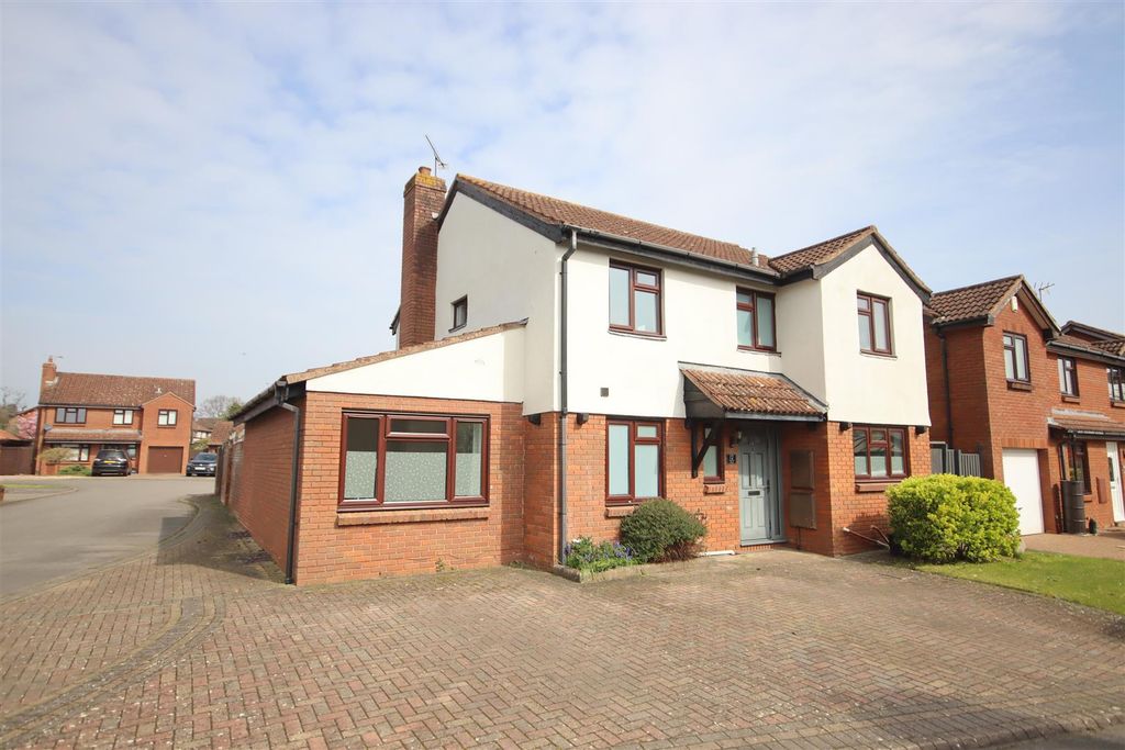 4 bed detached house for saleAnglesey Mead, Chippenham SN15