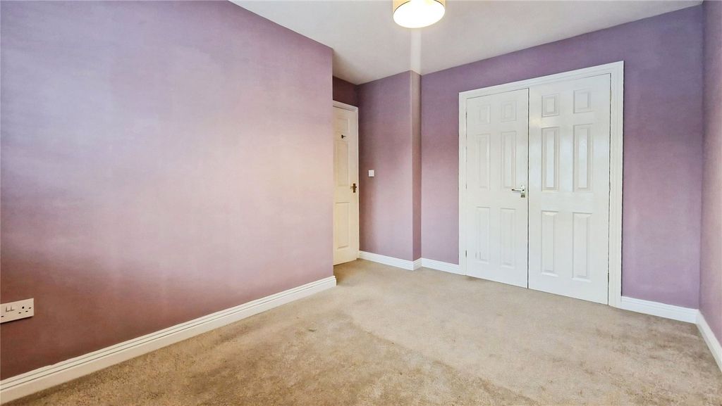 Additional image 5 of 2 bed flat for saleRoebuck Estate, Binfield, Bracknell, Berkshire RG42