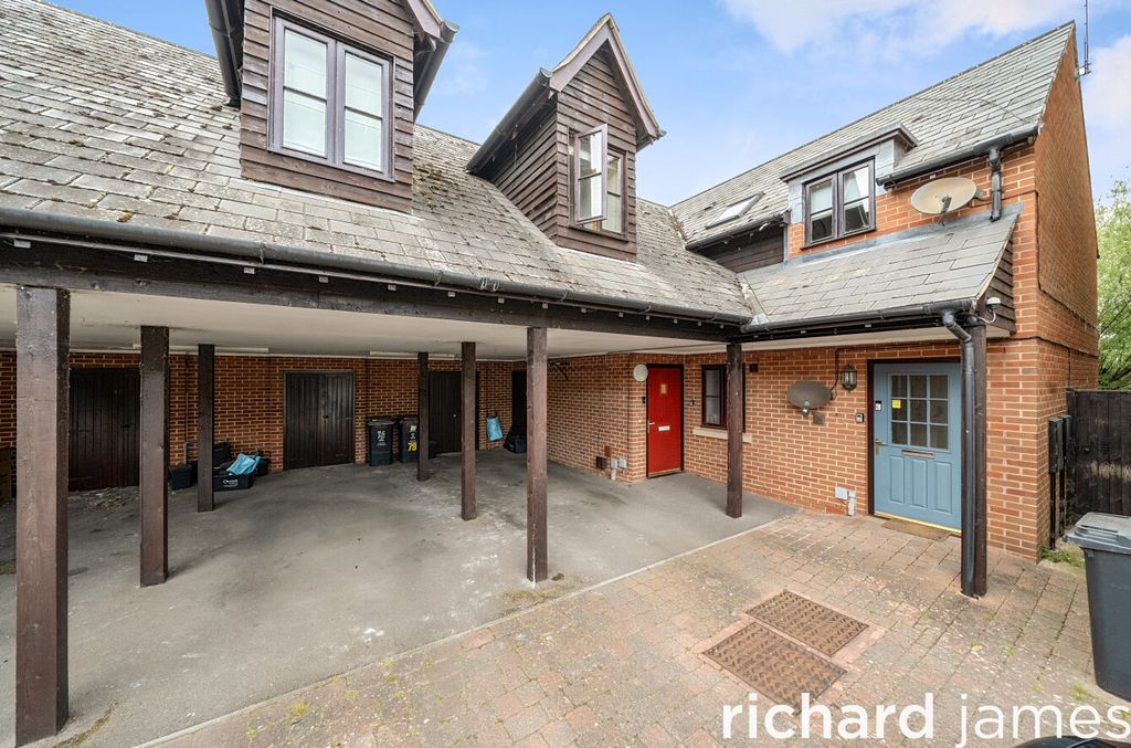 2 bed flat for saleOakhurst, Swindon SN25
