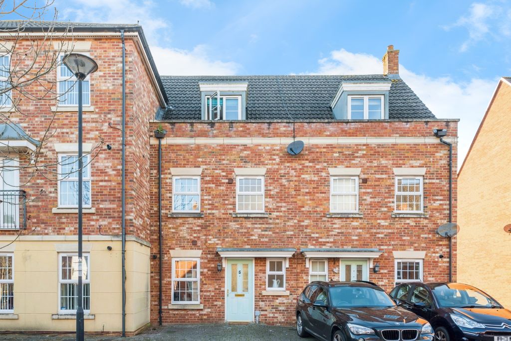 Additional image 2 of 4 bed town house for saleSandbourne Road, Swindon, Wiltshire SN25