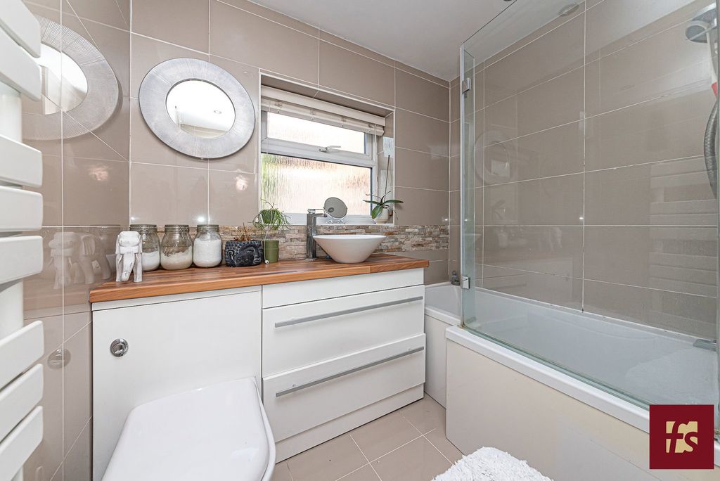 Additional image 10 of 3 bed semi-detached bungalow for saleNapier Road, Crowthorne, Berkshire RG45
