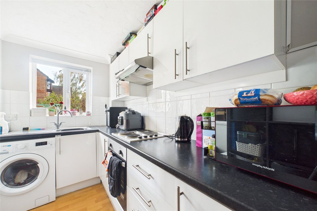 Additional image 2 of 1 bed semi-detached house for saleSimkins Close, Winkfield Row, Berkshire RG42