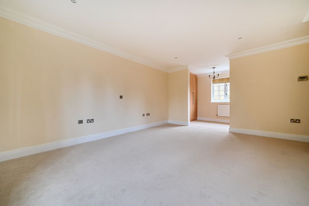 Additional image 8 of 6 bed detached house for saleHighgrove Avenue, Ascot SL5