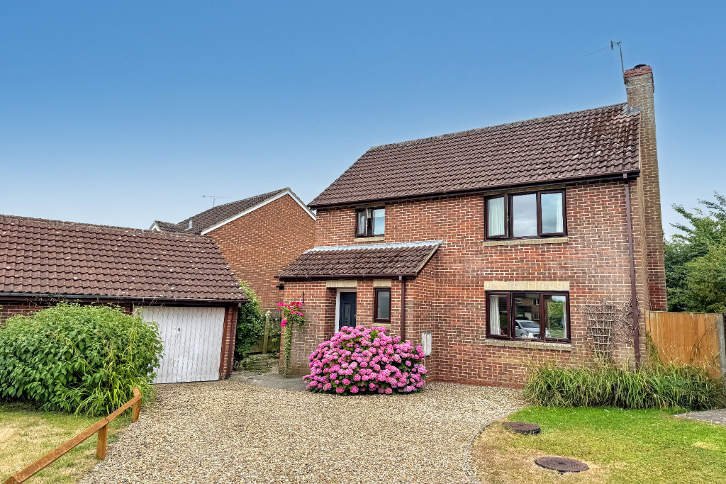 3 bed detached house for saleGrindal Drive, Grange Park, Swindon SN5