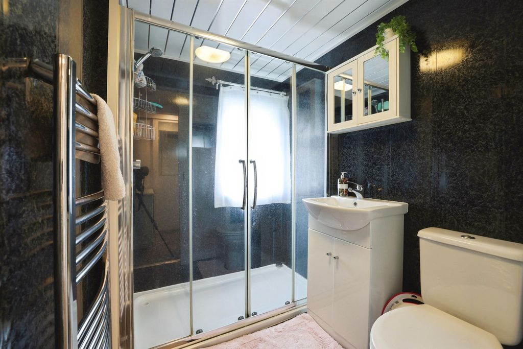 Additional image 8 of 2 bed mobile/park home for saleHillview Park Home Estate, Oare, Marlborough SN8
