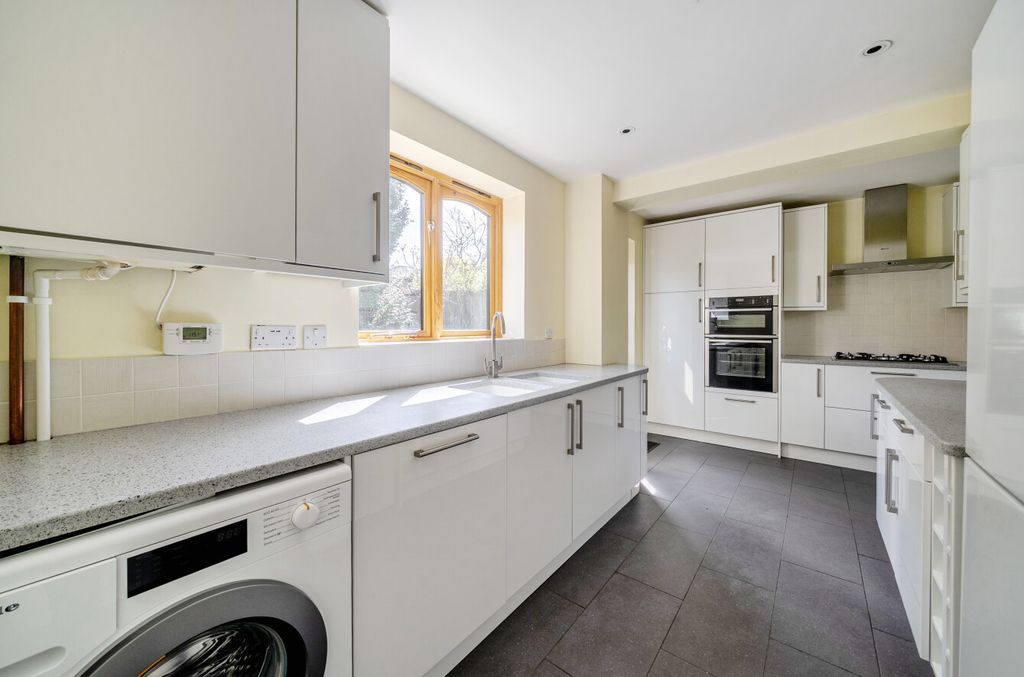 Additional image 3 of 3 bed end terrace house for saleStevenson Drive, Binfield, Bracknell RG42