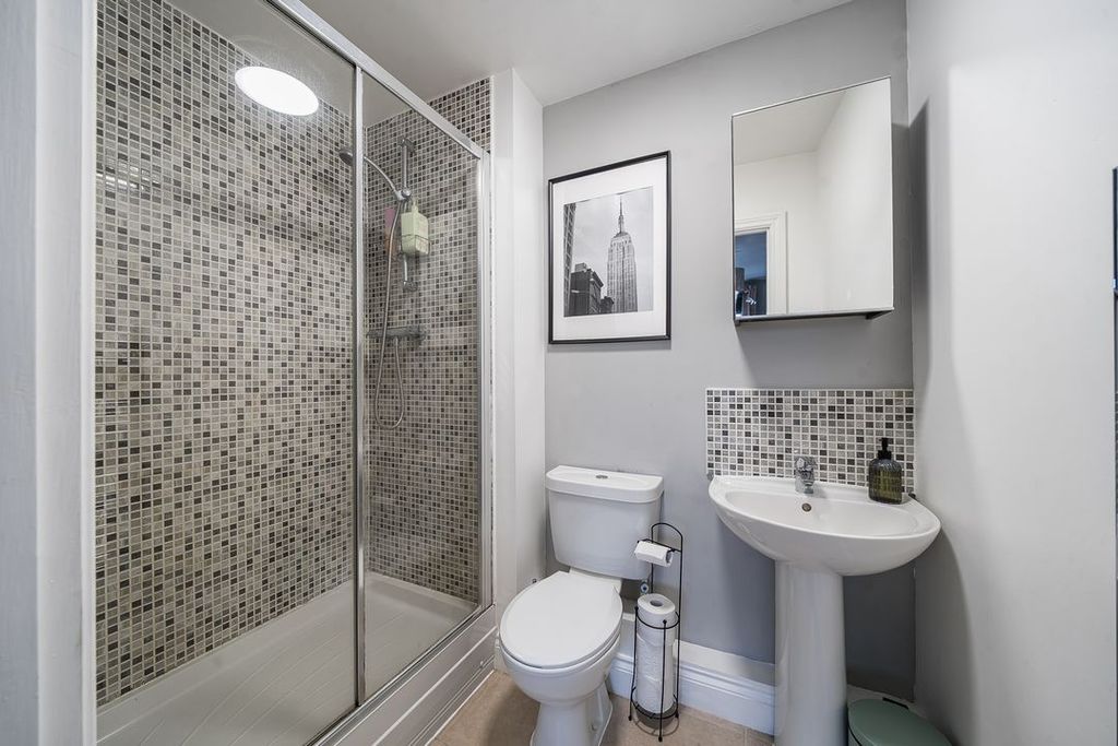 Additional image 10 of 3 bed flat for salePasteur Drive, Old Town, Swindon SN1