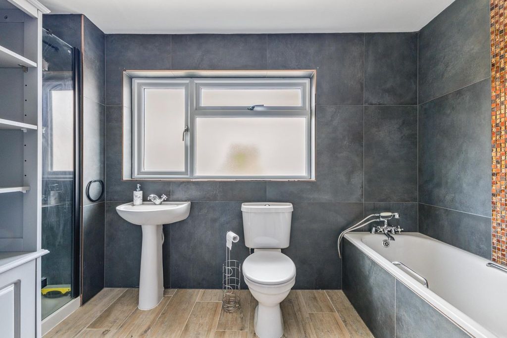 Additional image 10 of 3 bed property for saleVictoria Road, Salisbury SP1