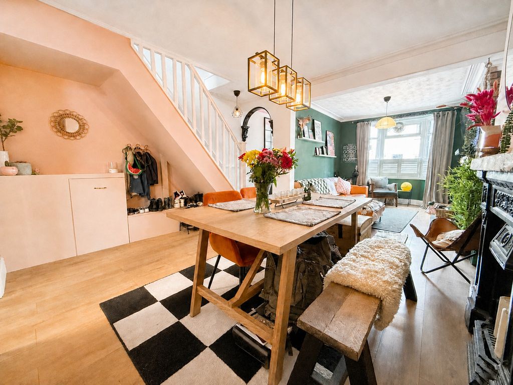 4 bed terraced house for saleLinslade Street, Swindon, 2 SN2