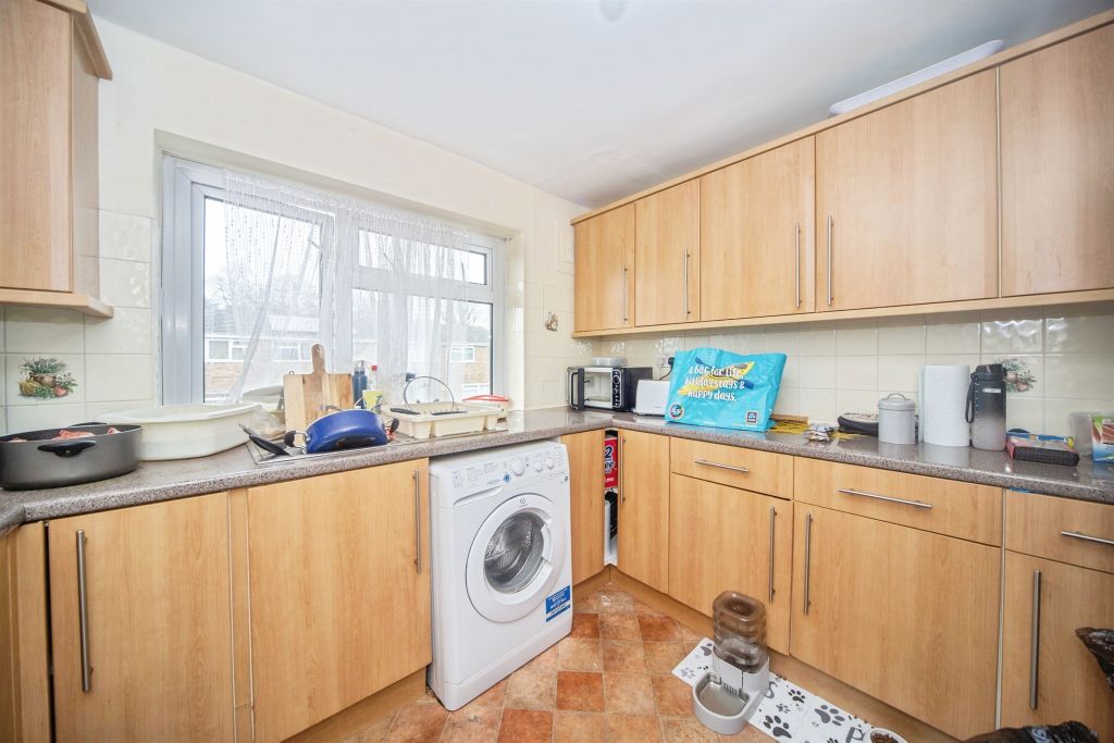 2 bed flat for saleCherry Close, Salisbury SP2 photo 5
