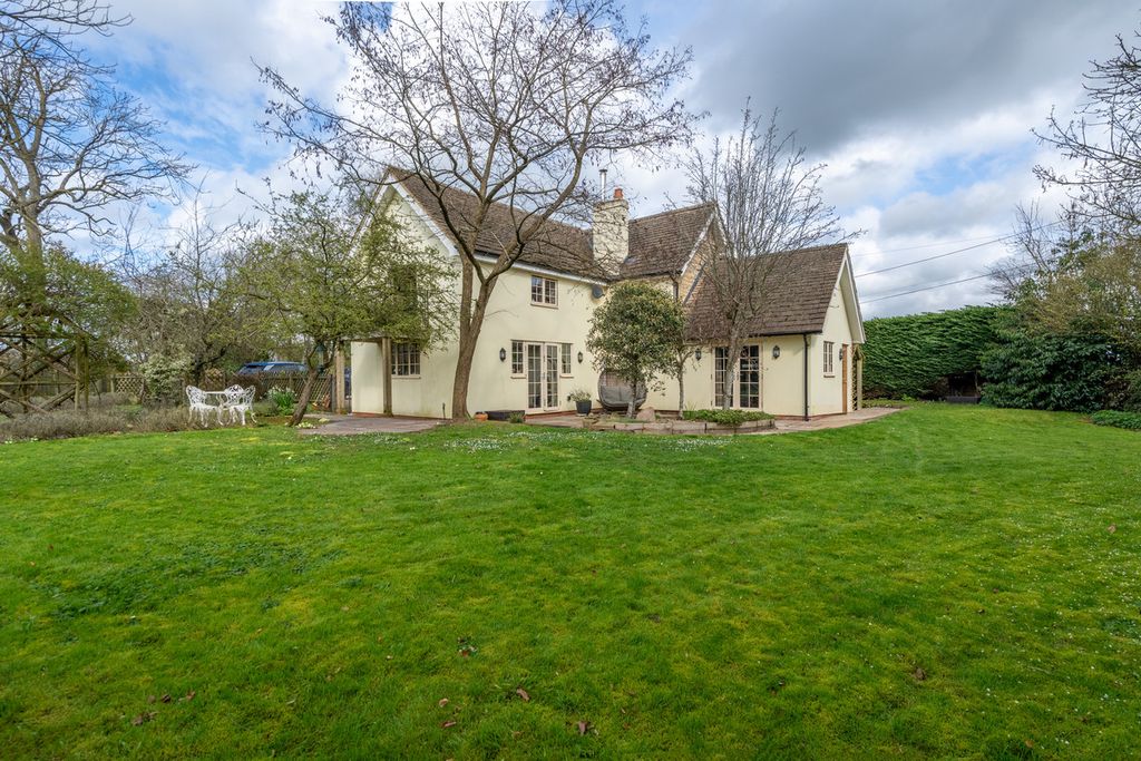 4 bed country house for saleMile Elm, Calne SN11
