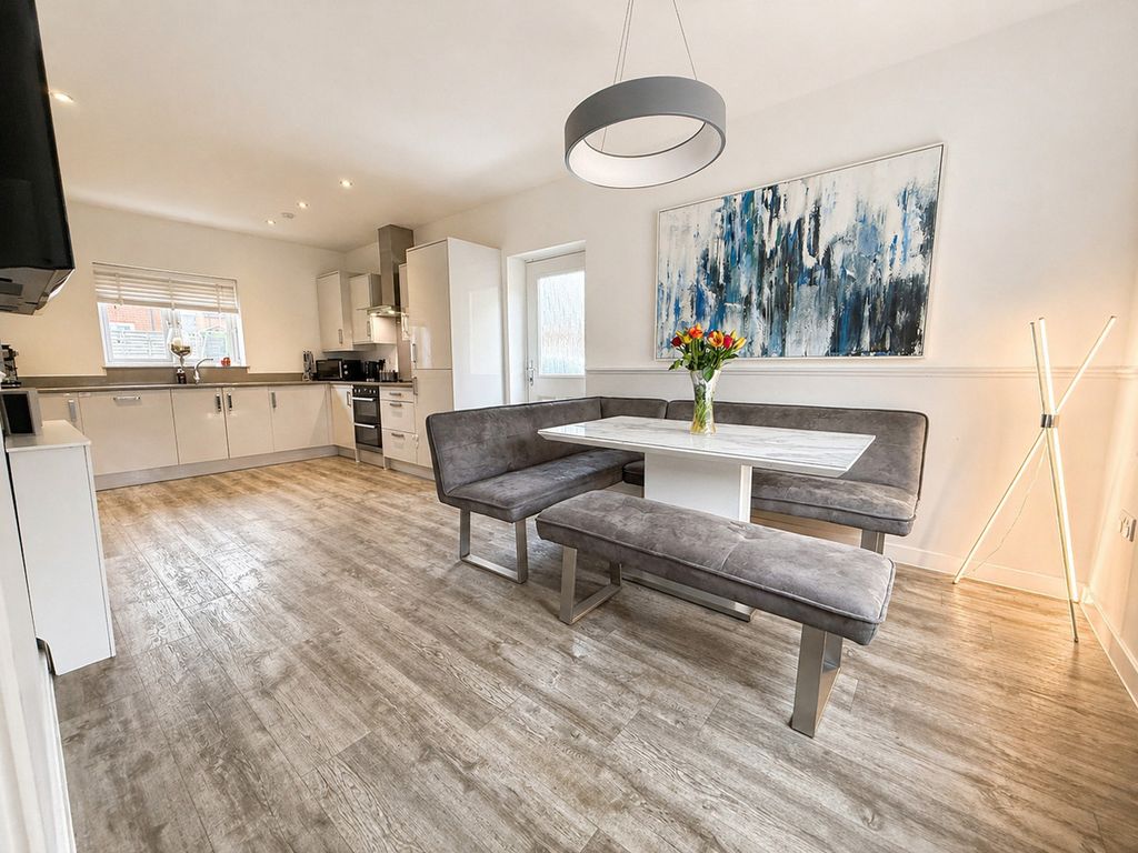 4 bed detached house for saleHicks Close, Shrivenham, 8 SN6