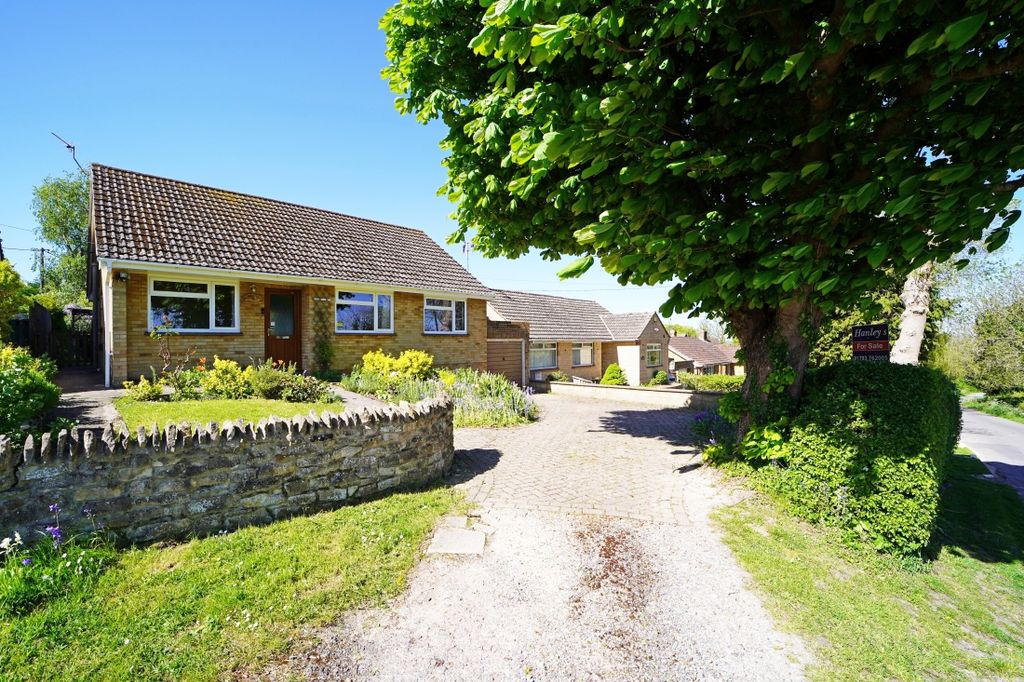 3 bed detached bungalow for saleWest Hill, Blunsdon SN26