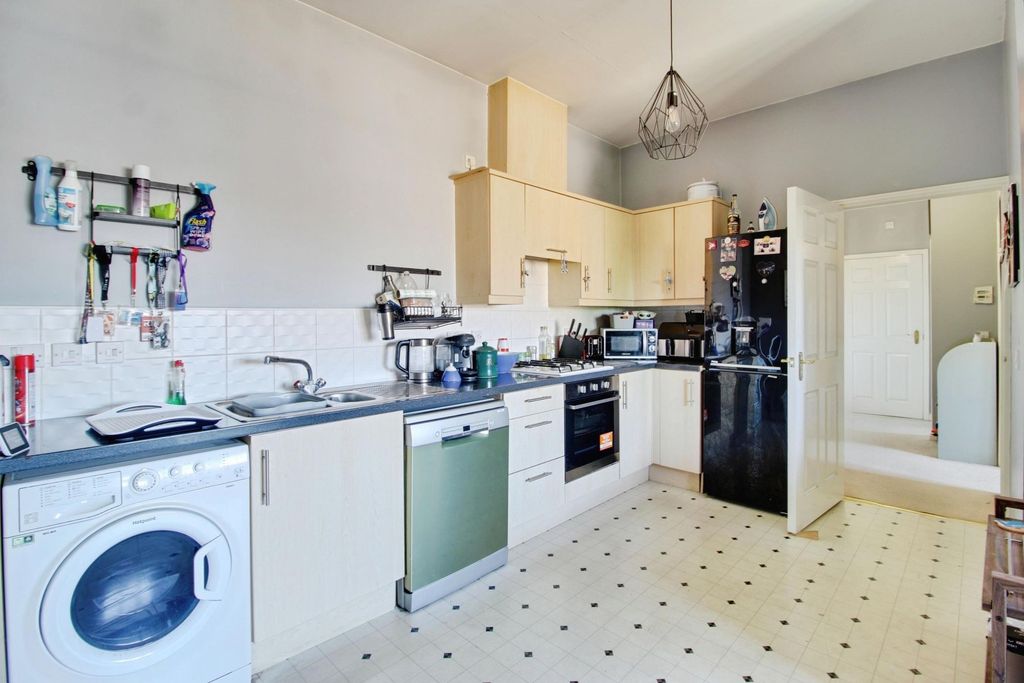 Additional image 4 of 2 bed flat for saleMaybold Crescent, Swindon SN25