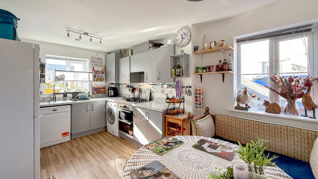 Additional image 3 of 4 bed semi-detached house for saleSwallows Rise, Westbury BA13