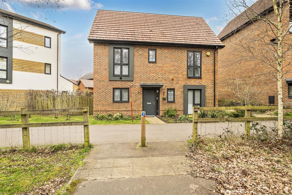 Additional image 17 of 3 bed detached house for saleStirling Close Crowthorne, Berkshire RG45