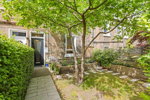 4 Carlyle Place, Abbeyhill, Edinburgh EH7