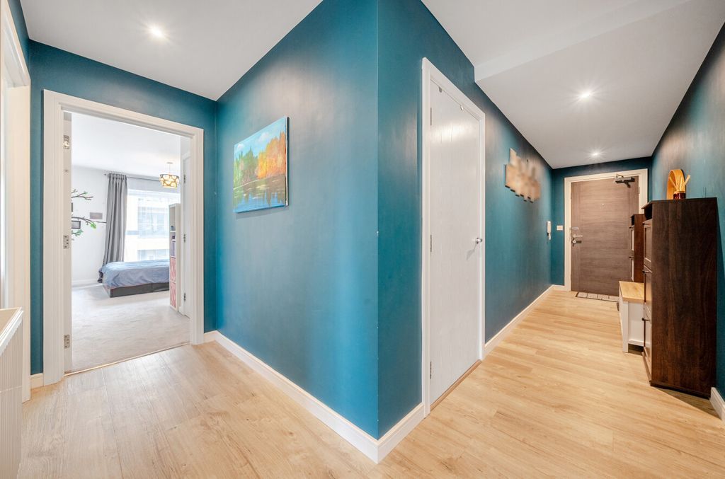 Additional image 12 of 2 bed flat for saleBroad Lane, Bracknell, Berkshire RG12