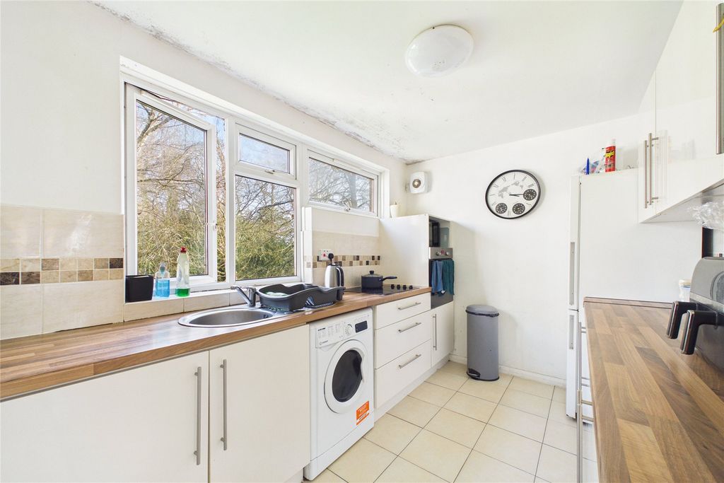 Additional image 4 of 2 bed flat for saleLydbury, Bracknell, Berkshire RG12