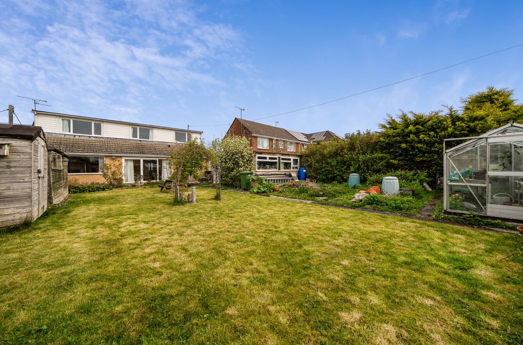 6 bed detached house for saleCarisbrooke Terrace, Chiseldon, Swindon SN4