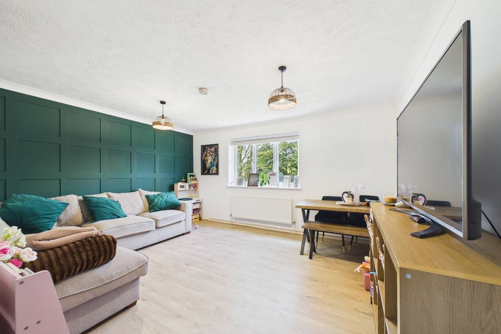 2 bed flat for saleHebbecastle Down, Warfield, Berkshire RG42 photo 5