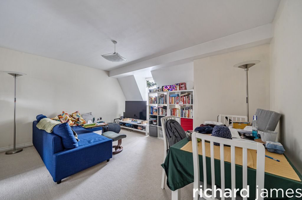 Additional image 5 of 2 bed flat for saleKimmeridge Court, Old Town, Swindon SN1
